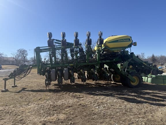 Image of John Deere 1790 equipment image 1