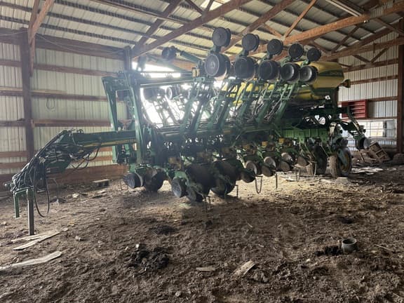 Image of John Deere 1790 equipment image 3