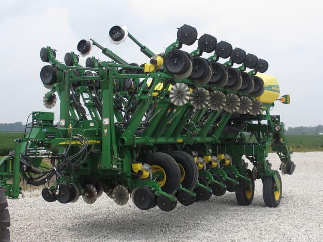 Image of John Deere 1790 equipment image 1