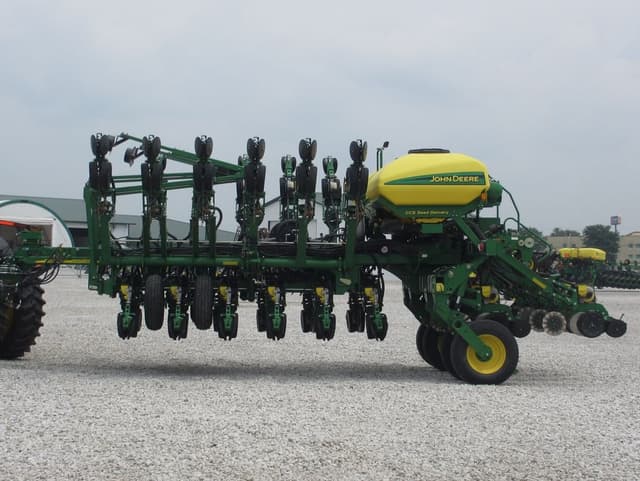 Image of John Deere 1790 equipment image 3