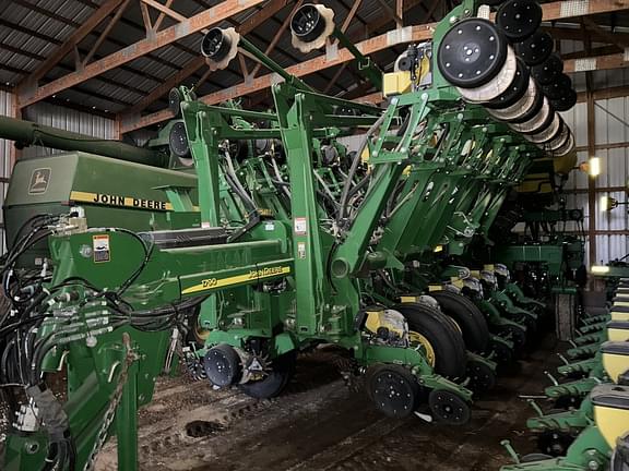 Image of John Deere 1790 equipment image 2