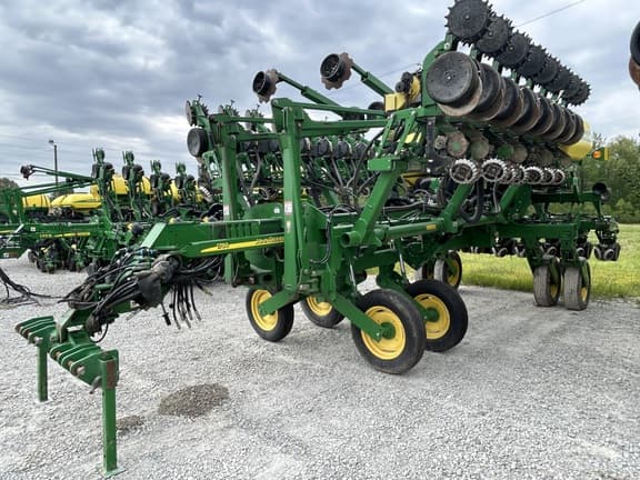 Image of John Deere 1790 equipment image 1