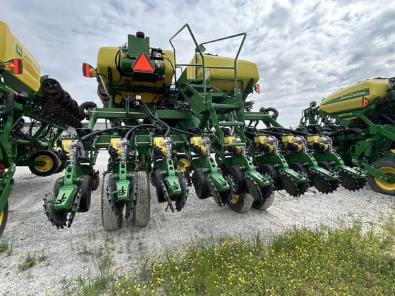 Image of John Deere 1790 equipment image 4