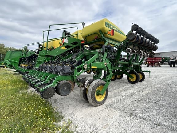 Image of John Deere 1790 equipment image 3