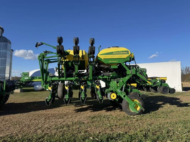 Image of John Deere 1795 equipment image 2