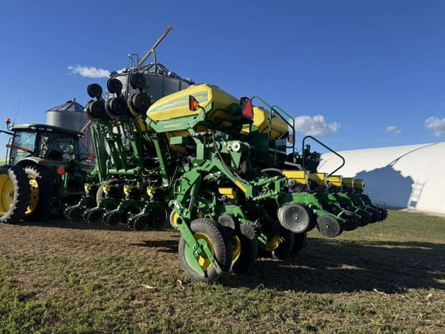 Image of John Deere 1795 equipment image 3