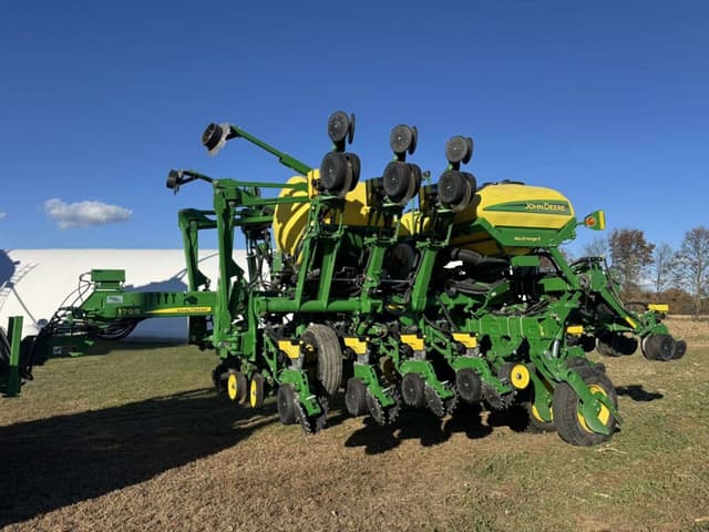 Image of John Deere 1795 equipment image 1