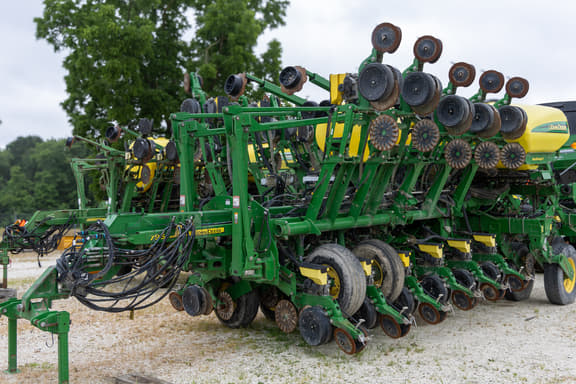 Image of John Deere 1795 equipment image 2