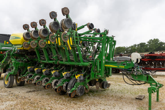Image of John Deere 1795 equipment image 3
