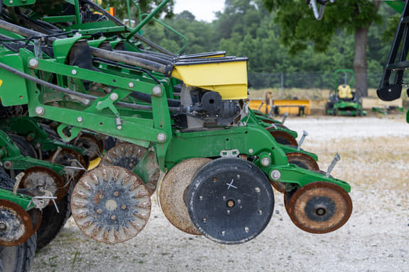 Image of John Deere 1795 equipment image 4