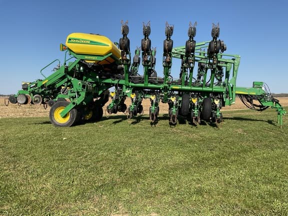 Image of John Deere 1795 equipment image 2