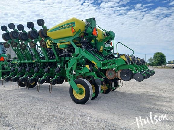 Image of John Deere 1795 equipment image 3
