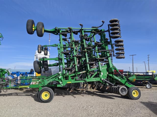 Image of John Deere 1830 equipment image 1