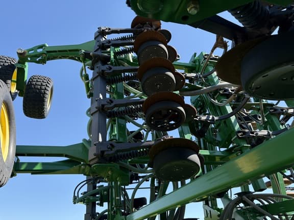 Image of John Deere 1835 equipment image 4