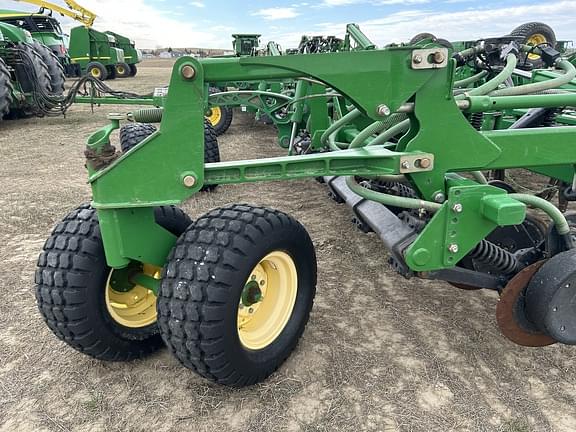 Image of John Deere 1835 equipment image 4