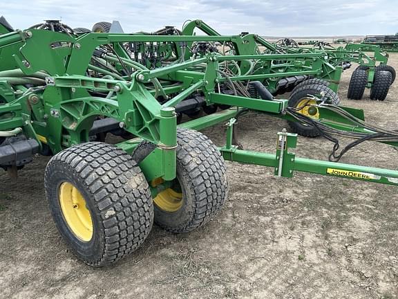 Image of John Deere 1835 equipment image 1