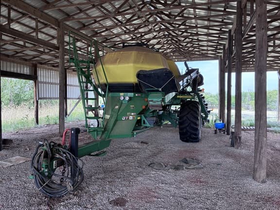 Image of John Deere 1890 equipment image 1