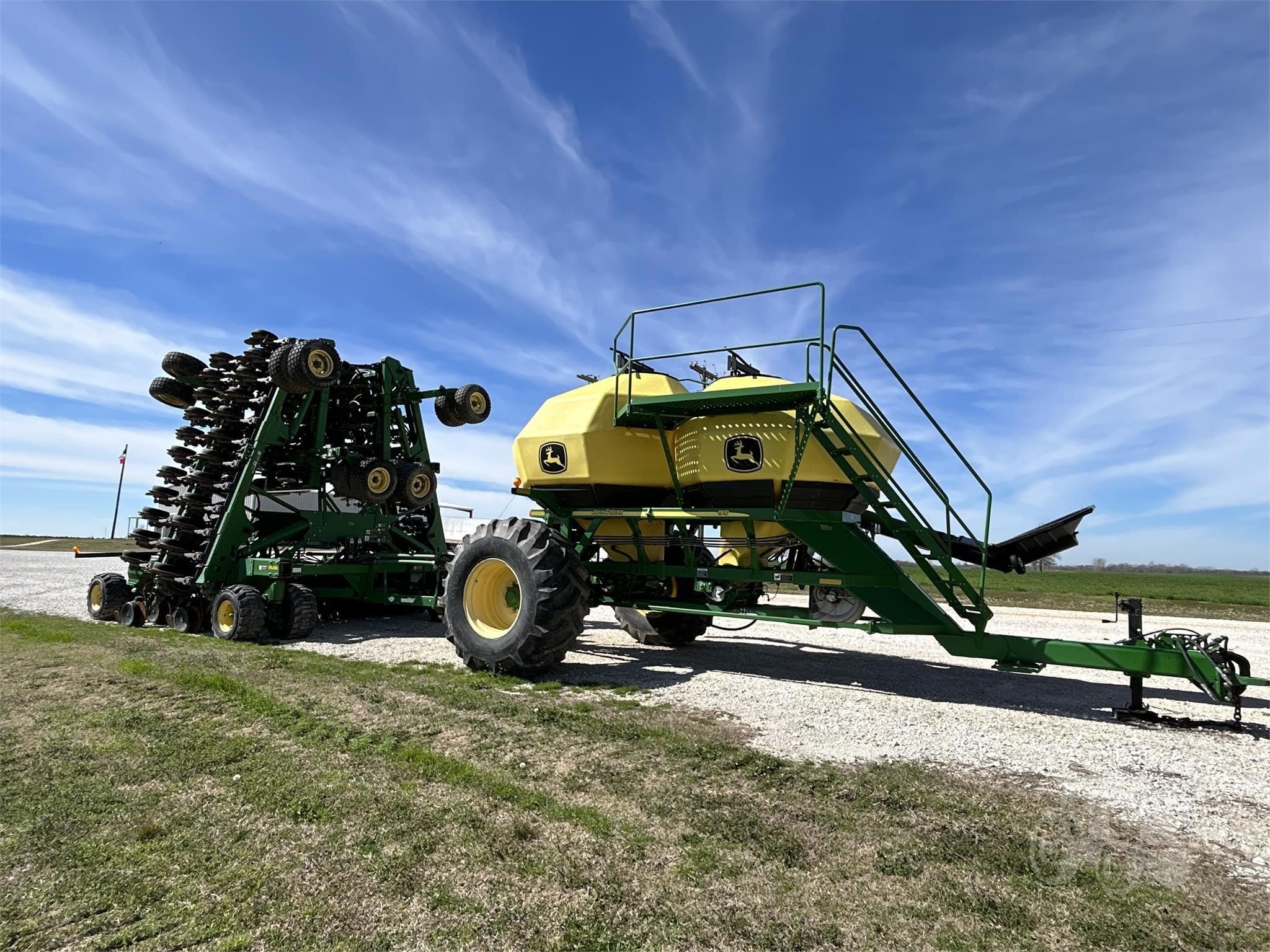 2014 John Deere 1890 Equipment Image0