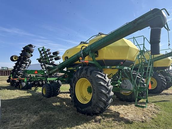Image of John Deere 1890 equipment image 4