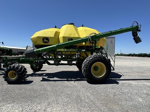 Image of John Deere 1890 equipment image 1