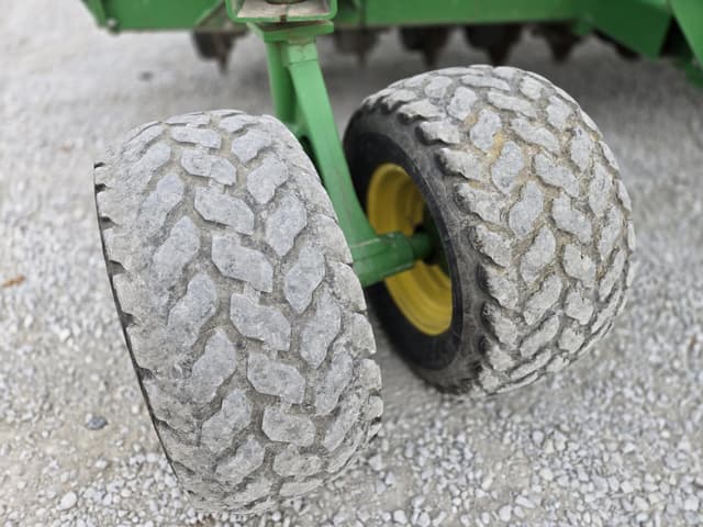 Image of John Deere 1990 equipment image 4