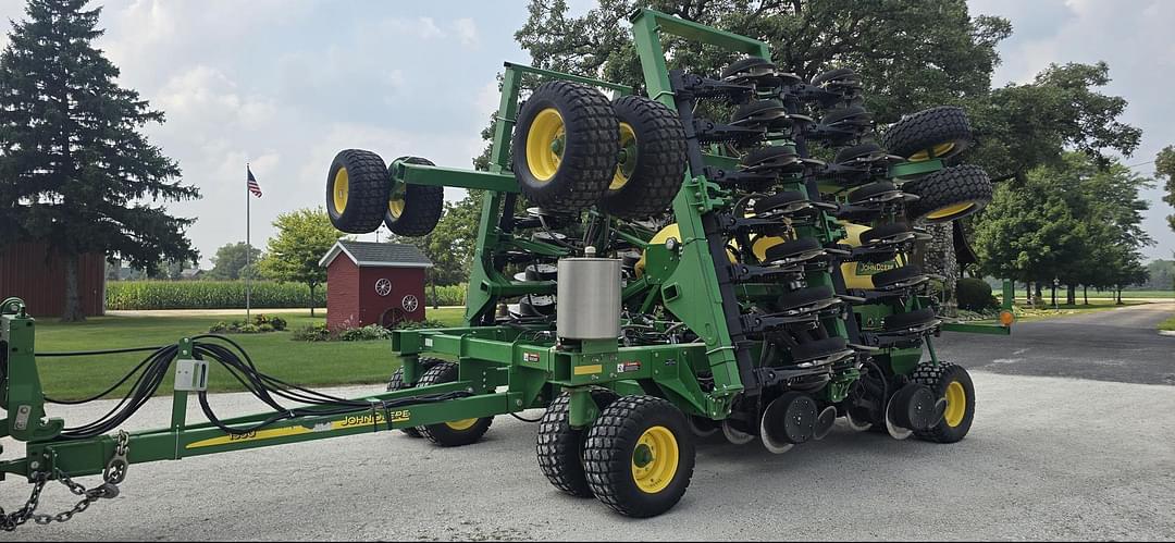 Image of John Deere 1990 Primary image