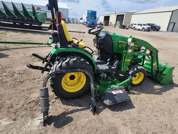 Image of John Deere 2025R equipment image 3
