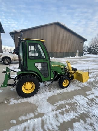 Image of John Deere 2025R equipment image 3