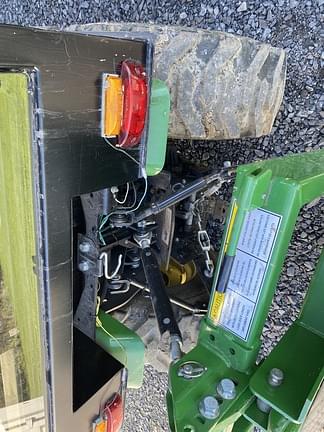 Image of John Deere 2025R equipment image 3