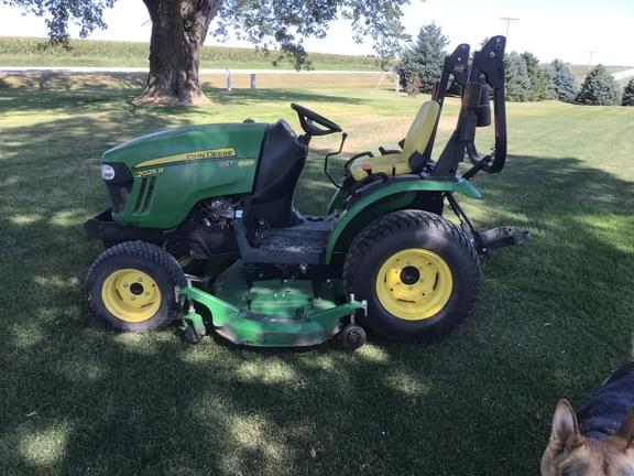 Image of John Deere 2025R equipment image 3