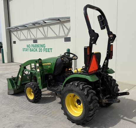 Image of John Deere 2025R equipment image 4