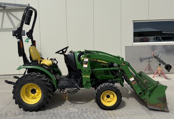 Image of John Deere 2025R equipment image 1