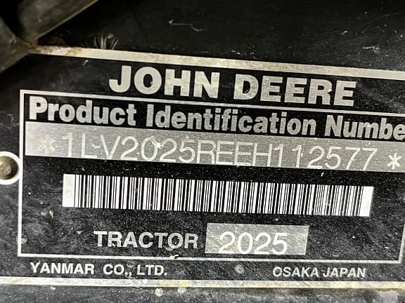 Image of John Deere 2025R equipment image 4