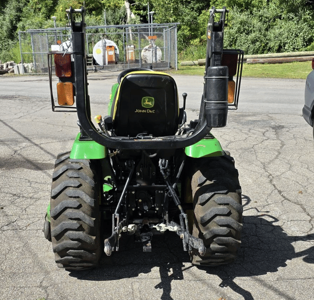 Image of John Deere 2025R equipment image 2