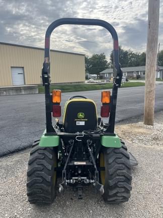 Image of John Deere 2025R equipment image 4