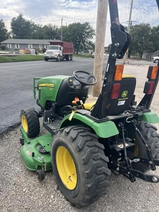 Image of John Deere 2025R equipment image 3