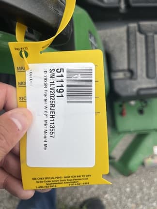 Image of John Deere 2025R equipment image 3