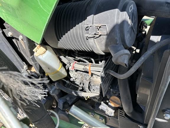 Image of John Deere 2025R equipment image 3