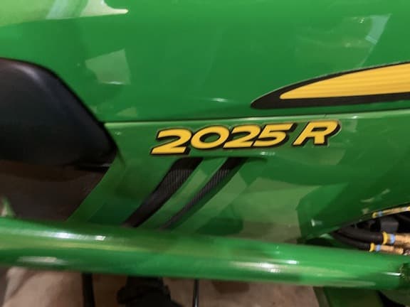 Image of John Deere 2025R equipment image 4