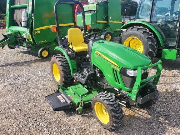 Main image John Deere 2025R