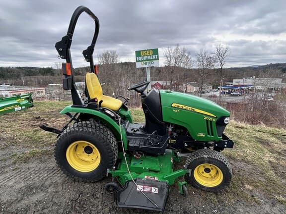 Image of John Deere 2025R equipment image 2