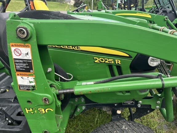 Image of John Deere 2025R equipment image 1