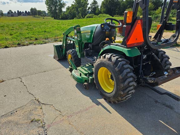 Image of John Deere 2025R equipment image 2