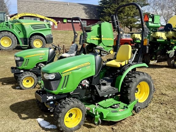 2014 John Deere 2025R Equipment Image0