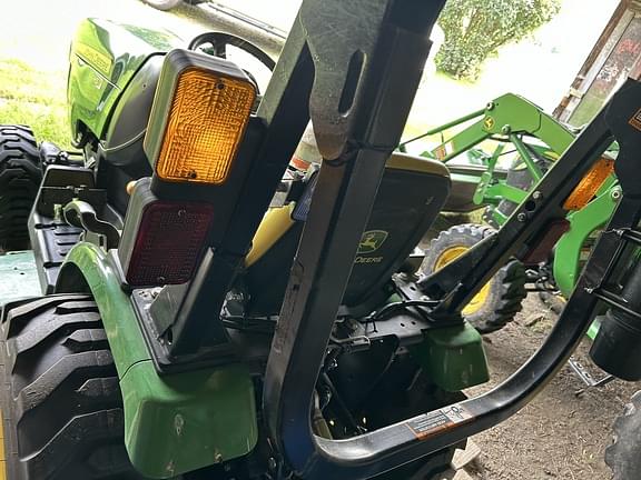 Image of John Deere 2025R equipment image 2