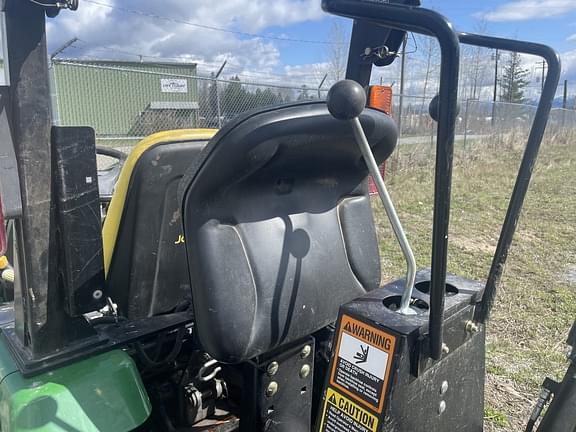 Image of John Deere 2032R equipment image 4