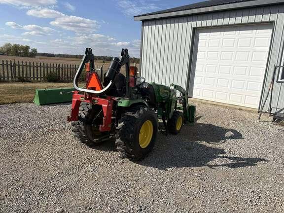 Image of John Deere 2032R equipment image 3