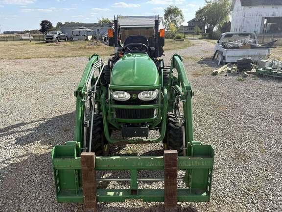 Image of John Deere 2032R equipment image 1