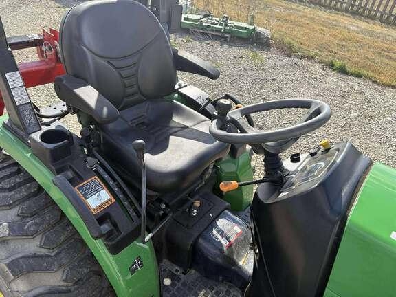 Image of John Deere 2032R equipment image 4