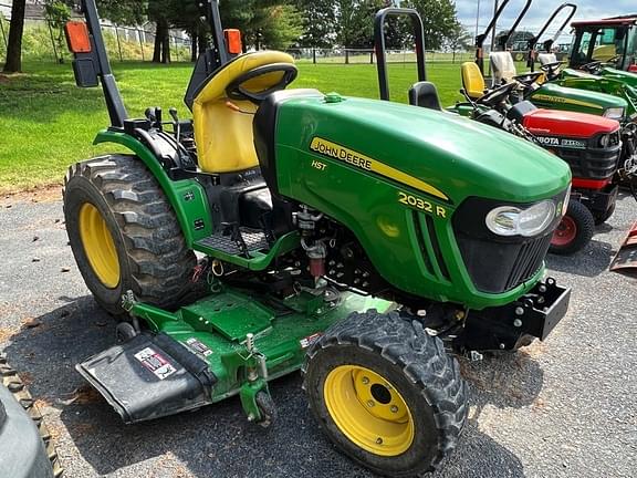 Image of John Deere 2032R equipment image 1